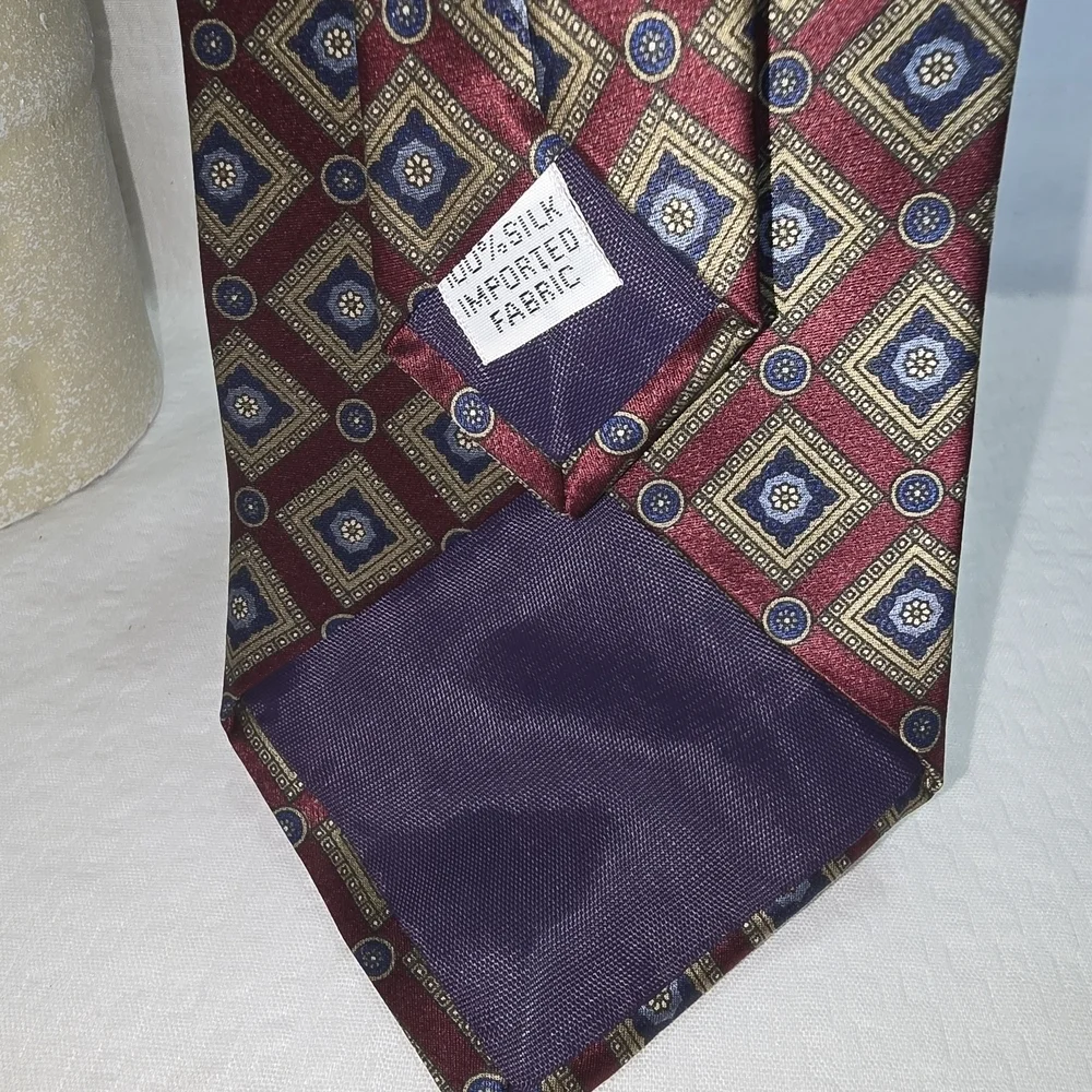 Gant Limited Edition Silk Red and Blue Diamond Pattern Tie Euc